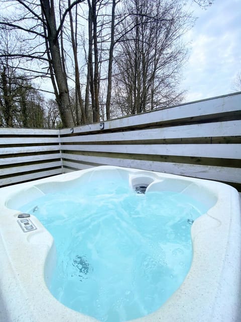 Magpie 6 HuntersMoon-Warminster-longleat-Bath House in Warminster