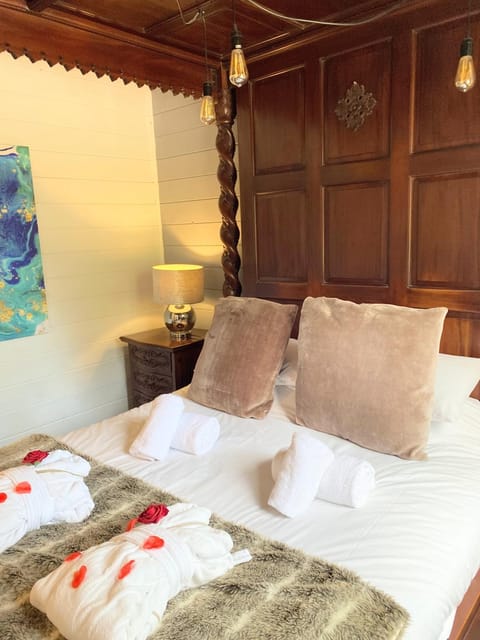 Magpie 6 HuntersMoon-Warminster-longleat-Bath House in Warminster