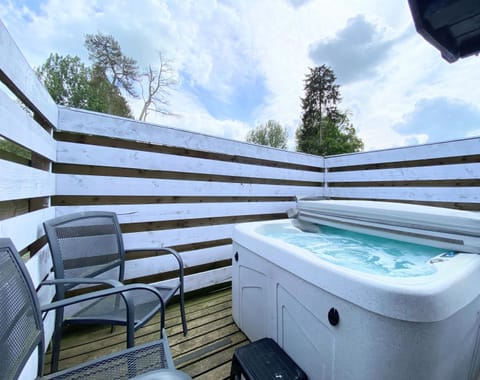 Otter 3 HuntersMoon-Warminster-Bath-Salisbury House in Warminster