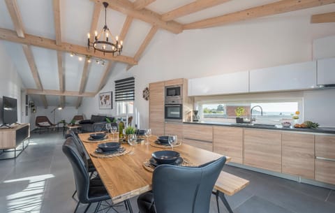 Kitchen or kitchenette, Living room, Seating area, Dining area, minibar, pet friendly, stove