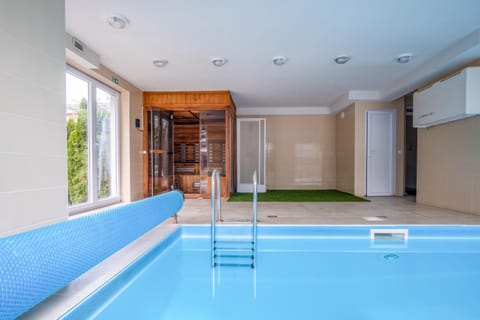 Sauna, Swimming pool