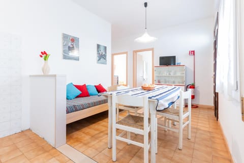 TV and multimedia, Living room, Photo of the whole room, Dining area