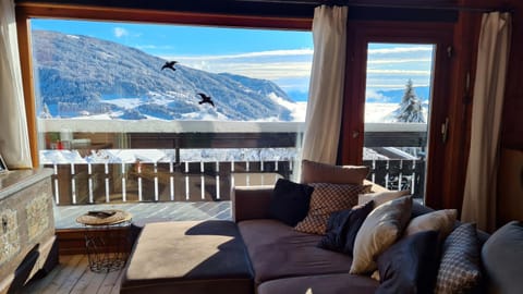 Day, Living room, Seating area, Mountain view