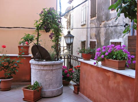 Balcony/Terrace, Decorative detail