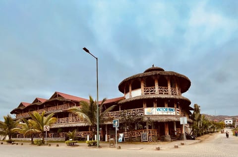 Property building, Restaurant/places to eat, Sea view, Sunset