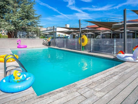 Property building, Swimming pool