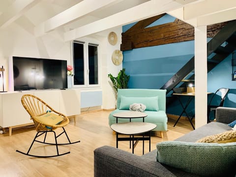 TV and multimedia, Living room, Seating area