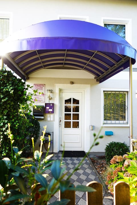 Property building, Patio, Facade/entrance