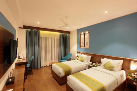 Bed, TV and multimedia, Living room, Photo of the whole room, Bedroom