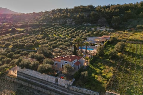 Property building, Nearby landmark, Natural landscape, Bird's eye view, Mountain view, Pool view, Swimming pool