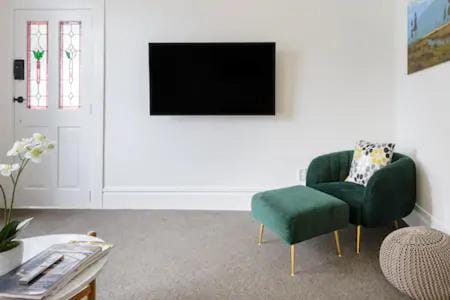 Light-filled Renovated Villa Walk to Ponsonby Road Apartment in Auckland