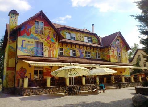 Facade/entrance