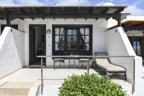 Property building, Facade/entrance, Off site