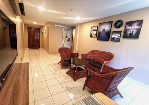 Living room, Photo of the whole room, Decorative detail, On site