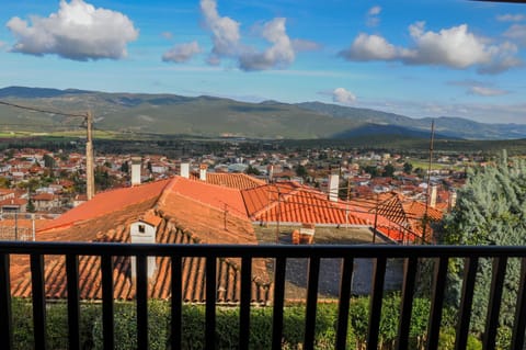 View (from property/room), Balcony/Terrace, Landmark view, Mountain view