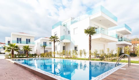 Property building, Swimming pool, Swimming pool
