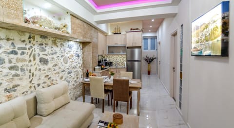 Kitchen or kitchenette, Living room, Seating area