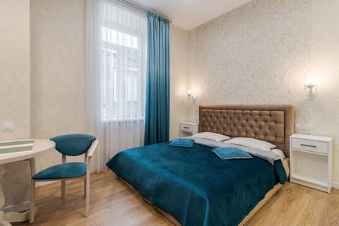 Bed, Seating area, Bedroom