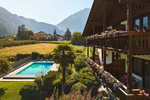 Property building, Swimming pool