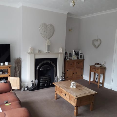 Coffee/tea facilities, Kitchen or kitchenette, Living room