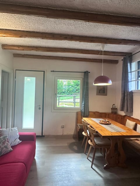 Living room, Seating area, Dining area, internet