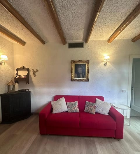 Ridge Line Apartment in Ponte di Legno