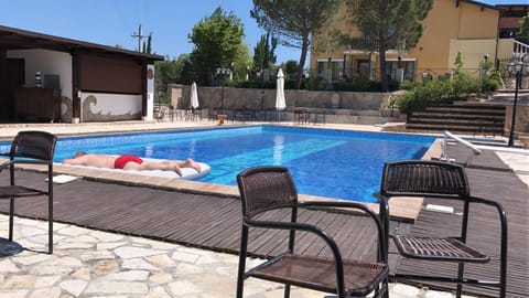 Swimming pool, Swimming pool