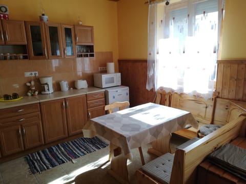 Summer, Coffee/tea facilities, Dining area, microwave, toaster