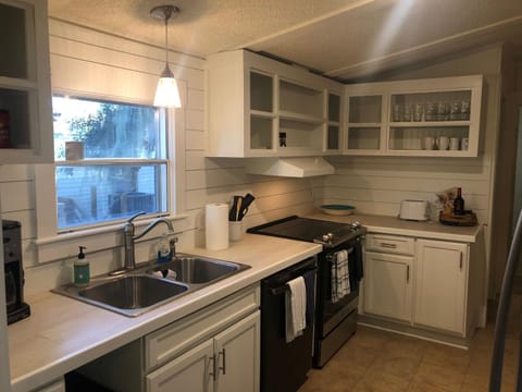 Beaufort SC New Renovation, Close to Parris Island, Historic Downtown, Beautiful Beaches, Sleeps 8 House in Beaufort