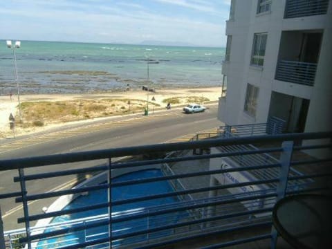 Sunset 786 Holidays 211 Hotel in Cape Town