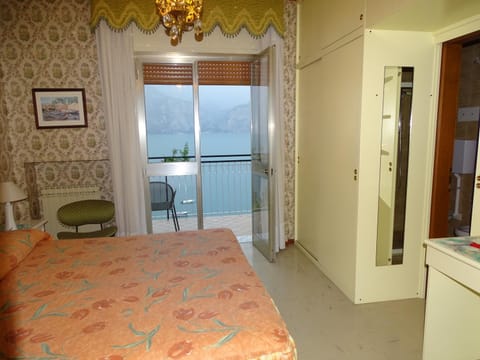 Bed, Photo of the whole room, Bedroom, Lake view