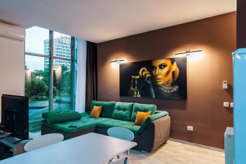 TV and multimedia, Living room, Seating area