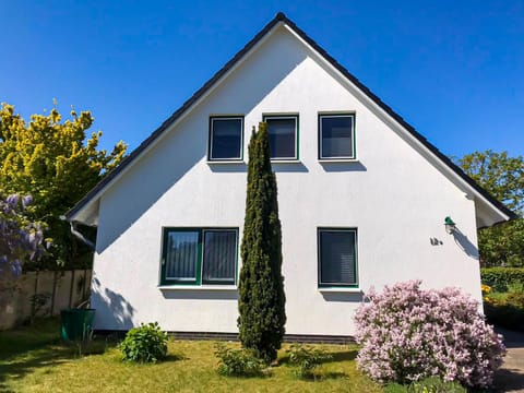 Property building, Facade/entrance, Garden