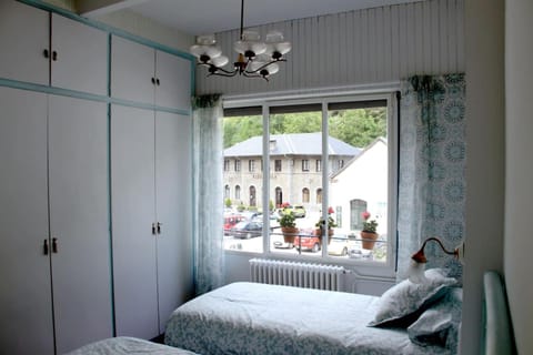 Bedroom, River view
