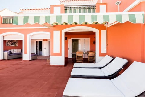 Patio, Day, Balcony/Terrace, Photo of the whole room, Decorative detail, Dining area, Autumn, On site, Landmark view, Pool view, Sea view, Street view, Family