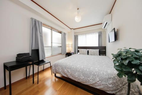 Bed, TV and multimedia, Bedroom, air conditioner