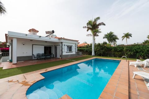 Property building, Garden, Swimming pool