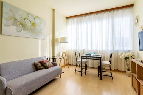 TV and multimedia, Living room, Dining area, Bedroom