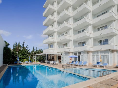 Property building, Patio, Day, View (from property/room), Balcony/Terrace, Pool view, Swimming pool, sunbed