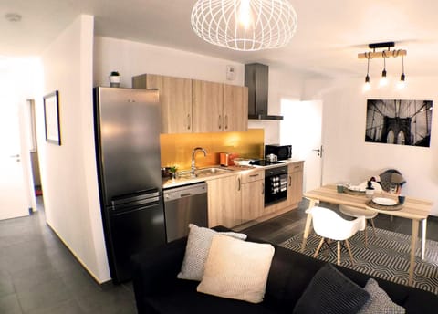 Kitchen or kitchenette, Dining area, dishwasher, minibar, pet friendly, stove, toaster