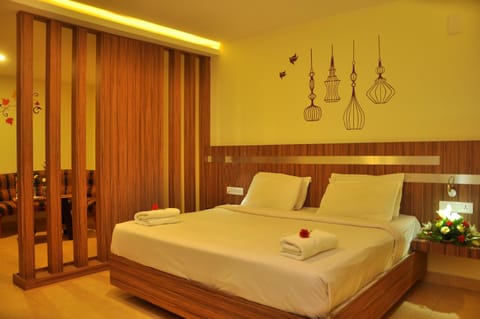 TV and multimedia, Seating area, Bedroom
