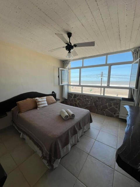 Bed, Natural landscape, Photo of the whole room, Bedroom