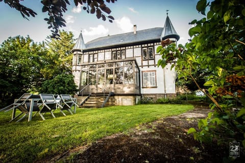 Property building, Spring, Day, Natural landscape, Garden, Garden view