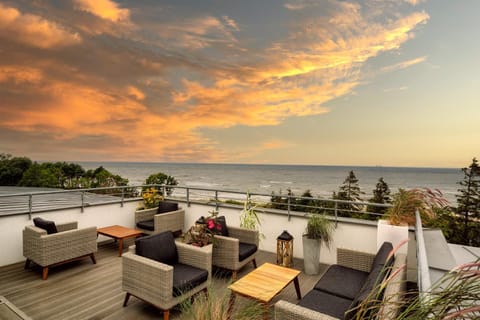 Property building, View (from property/room), Balcony/Terrace, Sea view
