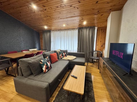 TV and multimedia, Living room, Dining area