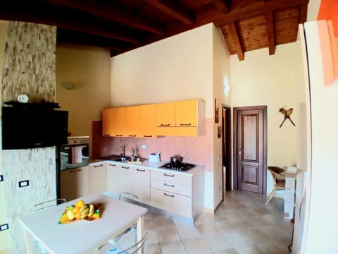 Kitchen or kitchenette, pet friendly, stove