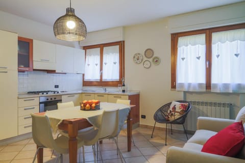 Kitchen or kitchenette, Living room, Dining area, Communal kitchen
