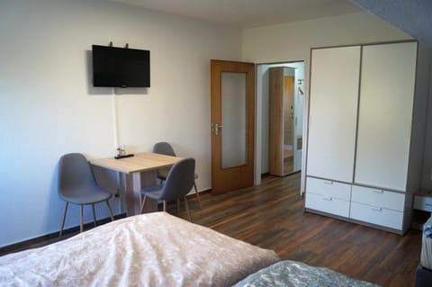 TV and multimedia, Photo of the whole room, Decorative detail, Dining area