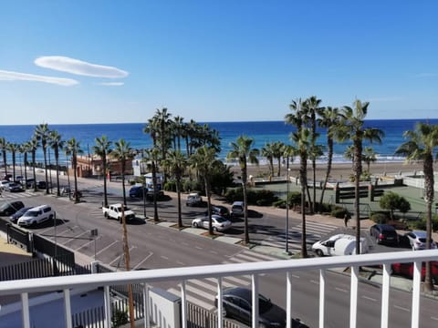 Sea view, Street view