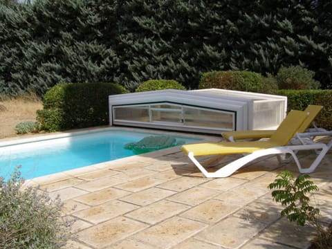 Maison provençale chaleureuse avec piscine House in Arles